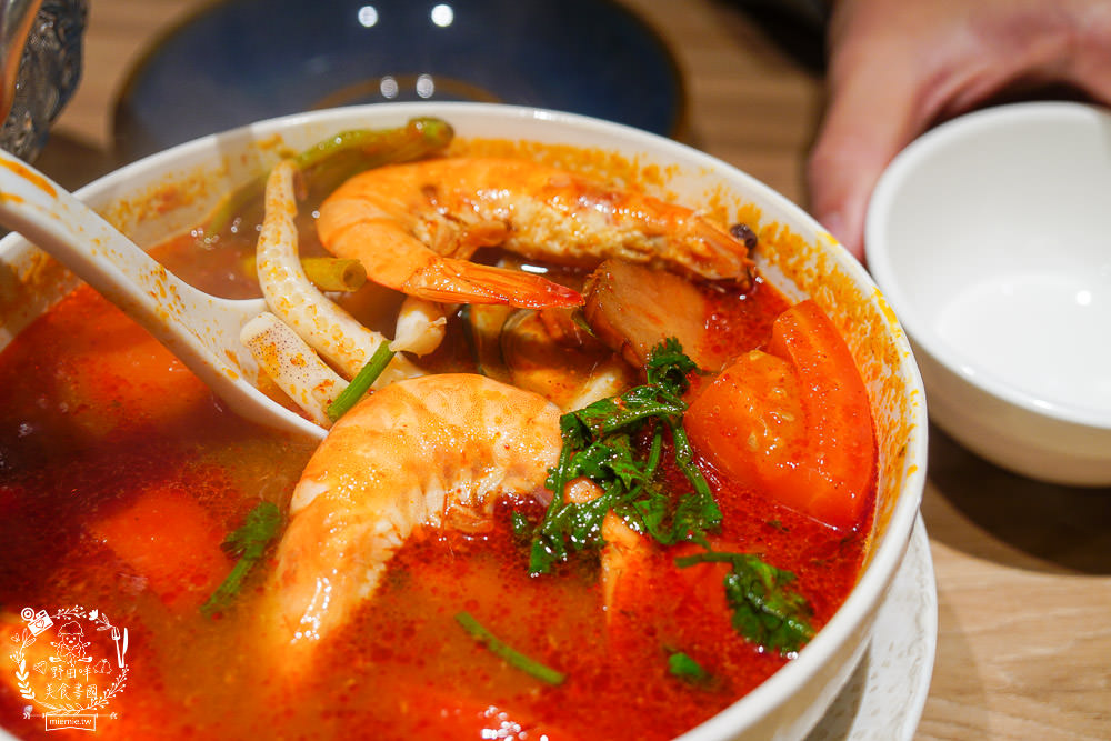 高雄[饗泰多泰式料理]義享天地泰國料理!精緻合菜客製化聚餐推薦!月亮蝦餅超厚實!