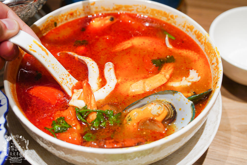 高雄[饗泰多泰式料理]義享天地泰國料理!精緻合菜客製化聚餐推薦!月亮蝦餅超厚實!