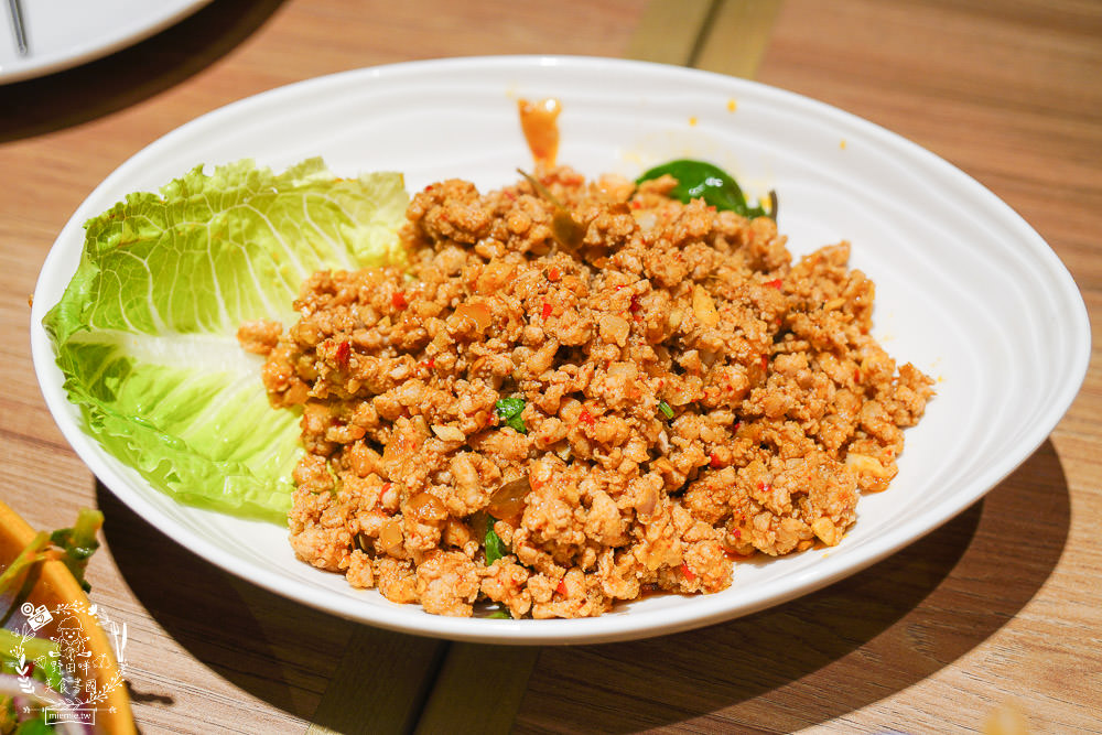 高雄[饗泰多泰式料理]義享天地泰國料理!精緻合菜客製化聚餐推薦!月亮蝦餅超厚實!