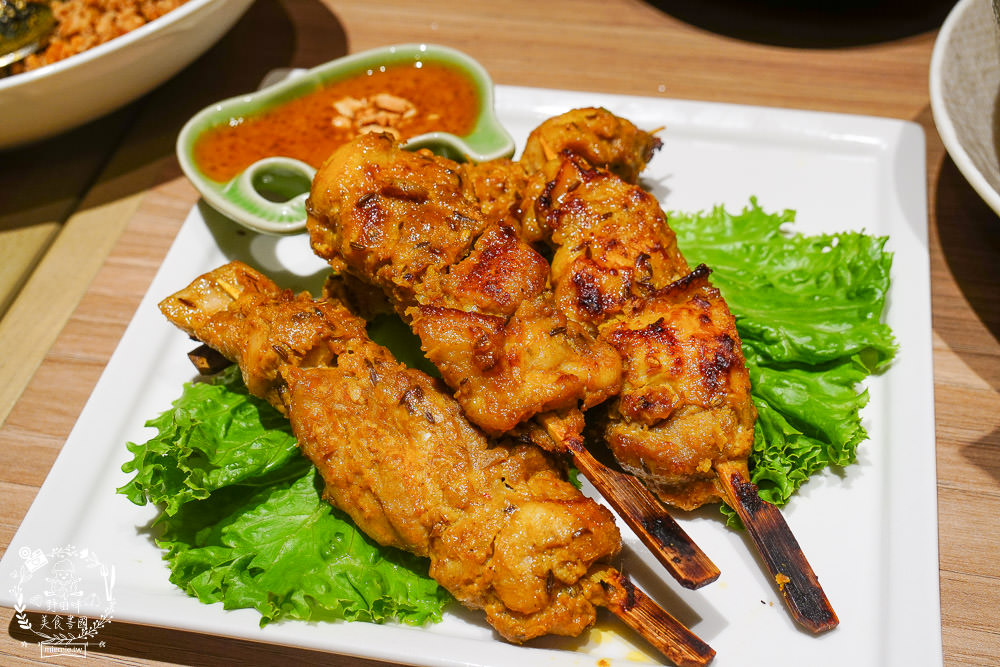 高雄[饗泰多泰式料理]義享天地泰國料理!精緻合菜客製化聚餐推薦!月亮蝦餅超厚實!