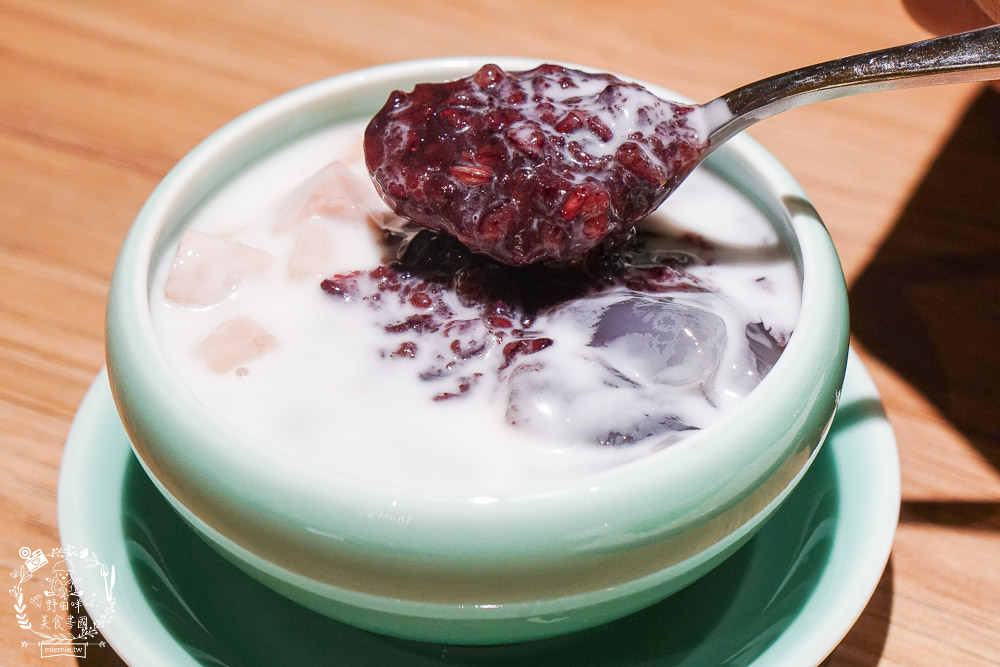 高雄[饗泰多泰式料理]義享天地泰國料理!精緻合菜客製化聚餐推薦!月亮蝦餅超厚實!