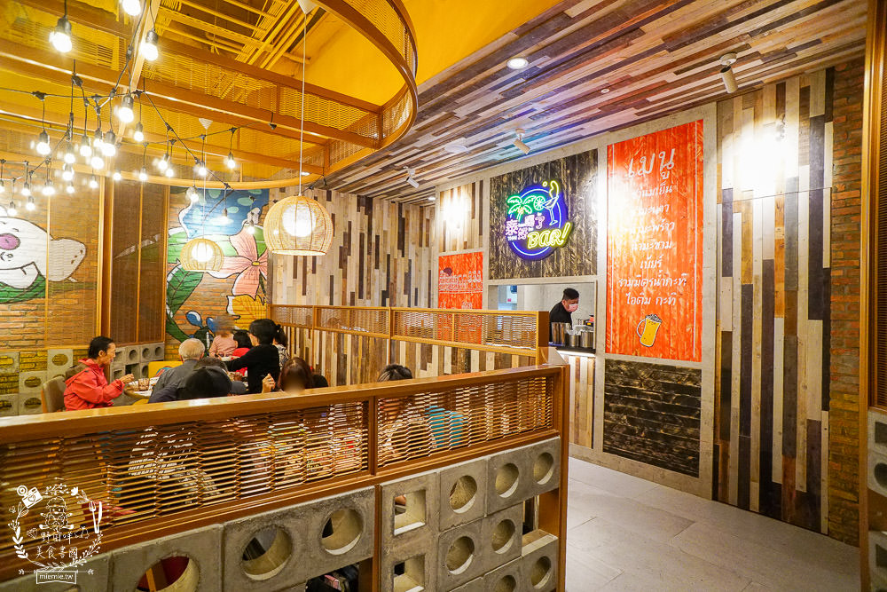 高雄[饗泰多泰式料理]義享天地泰國料理!精緻合菜客製化聚餐推薦!月亮蝦餅超厚實!