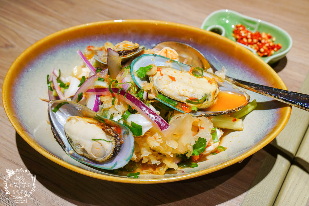 高雄[饗泰多泰式料理]義享天地泰國料理!精緻合菜客製化聚餐推薦!月亮蝦餅超厚實!