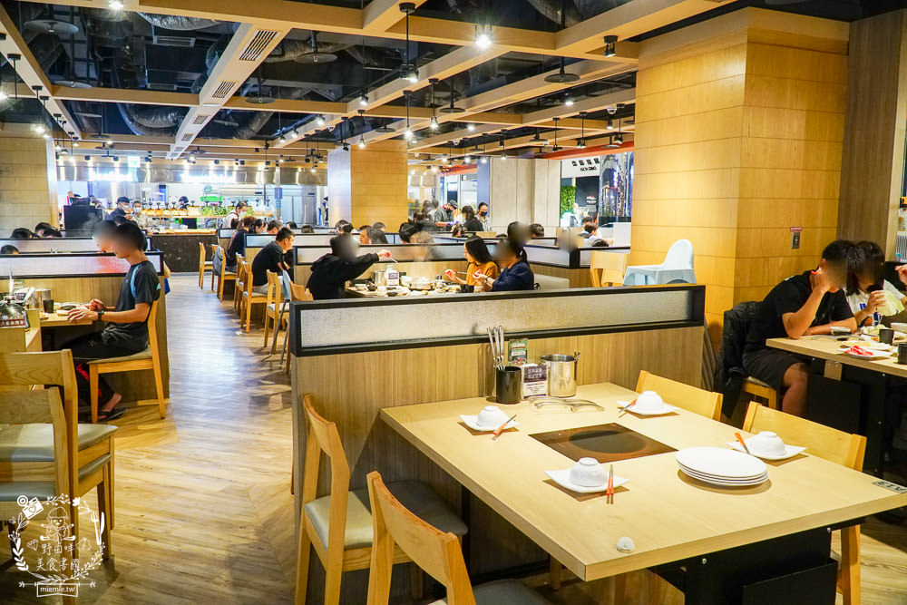 饗麻饗辣火鍋吃到飽夢時代店|高雄麻辣香瀰漫整個停車場的火鍋吃到飽餐廳!澳洲和牛+七股活蝦+螃蟹+雞佛超推薦！