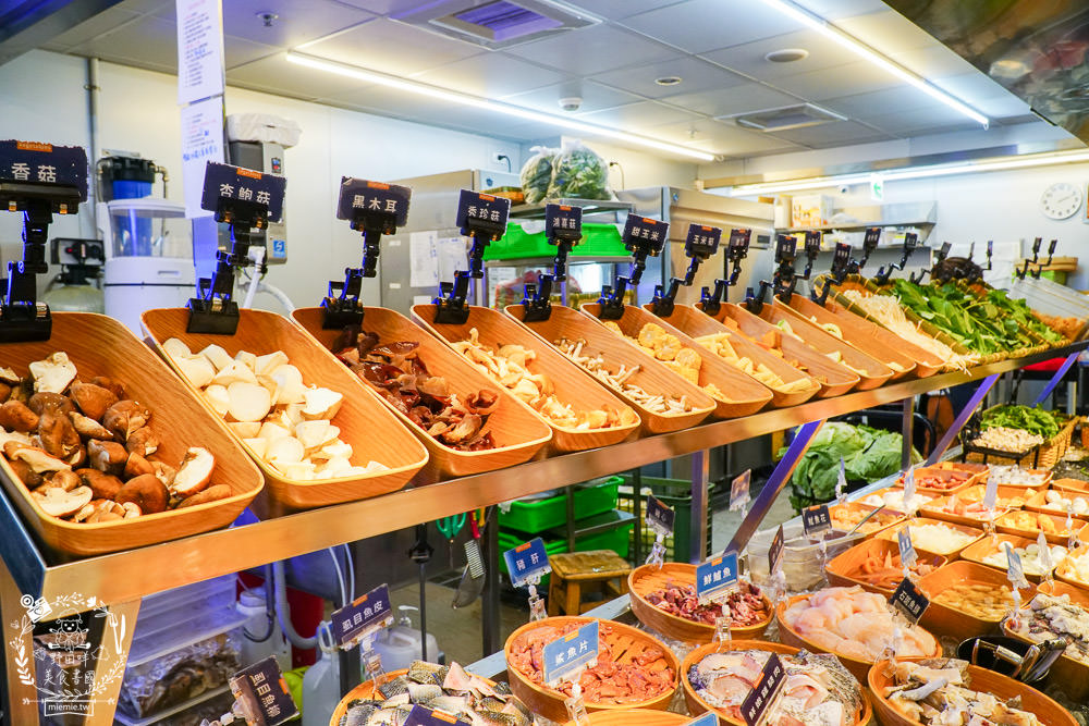 饗麻饗辣火鍋吃到飽夢時代店|高雄麻辣香瀰漫整個停車場的火鍋吃到飽餐廳!澳洲和牛+七股活蝦+螃蟹+雞佛超推薦！