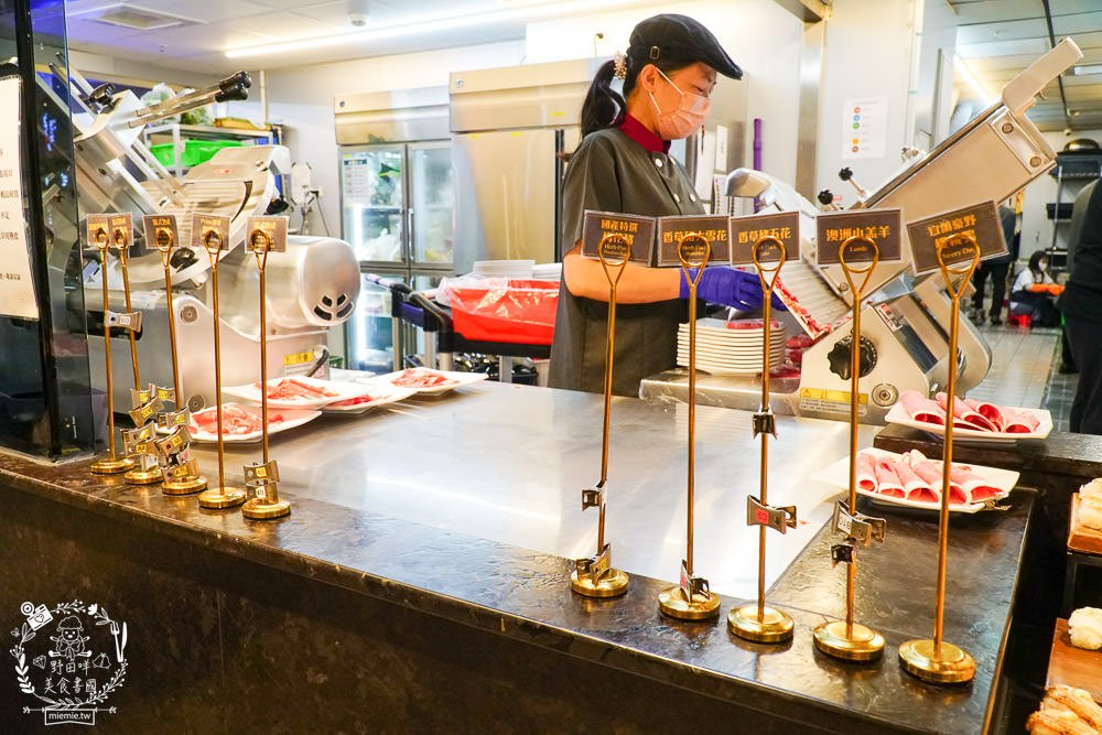 饗麻饗辣火鍋吃到飽夢時代店|高雄麻辣香瀰漫整個停車場的火鍋吃到飽餐廳!澳洲和牛+七股活蝦+螃蟹+雞佛超推薦！