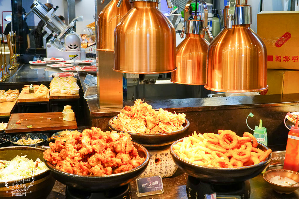 饗麻饗辣火鍋吃到飽夢時代店|高雄麻辣香瀰漫整個停車場的火鍋吃到飽餐廳!澳洲和牛+七股活蝦+螃蟹+雞佛超推薦！