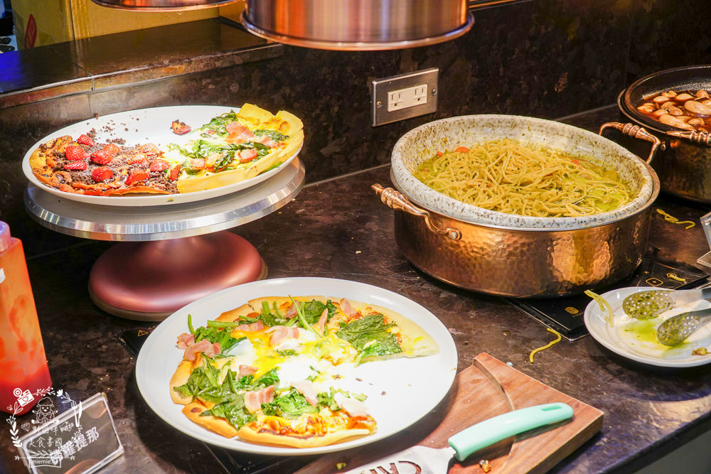 饗麻饗辣火鍋吃到飽夢時代店|高雄麻辣香瀰漫整個停車場的火鍋吃到飽餐廳!澳洲和牛+七股活蝦+螃蟹+雞佛超推薦！