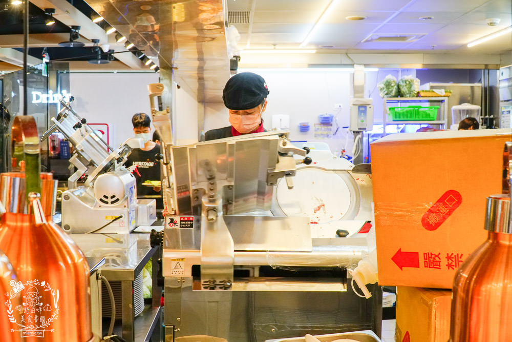 饗麻饗辣火鍋吃到飽夢時代店|高雄麻辣香瀰漫整個停車場的火鍋吃到飽餐廳!澳洲和牛+七股活蝦+螃蟹+雞佛超推薦！