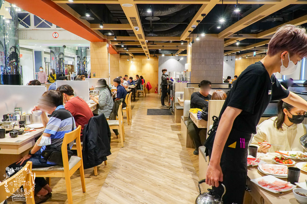 饗麻饗辣火鍋吃到飽夢時代店|高雄麻辣香瀰漫整個停車場的火鍋吃到飽餐廳!澳洲和牛+七股活蝦+螃蟹+雞佛超推薦！
