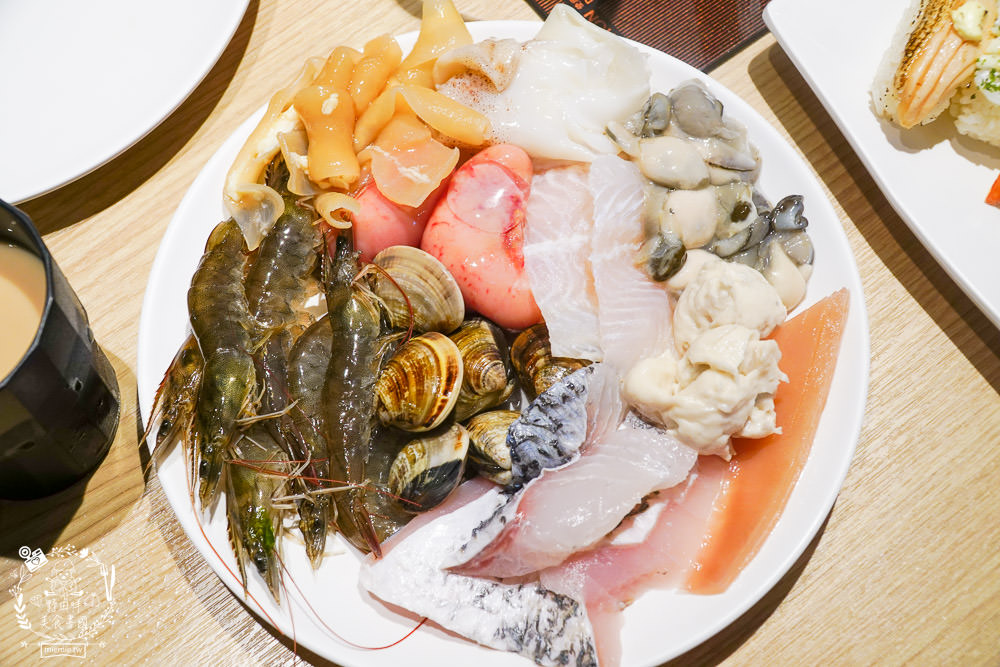 饗麻饗辣火鍋吃到飽夢時代店|高雄麻辣香瀰漫整個停車場的火鍋吃到飽餐廳!澳洲和牛+七股活蝦+螃蟹+雞佛超推薦！