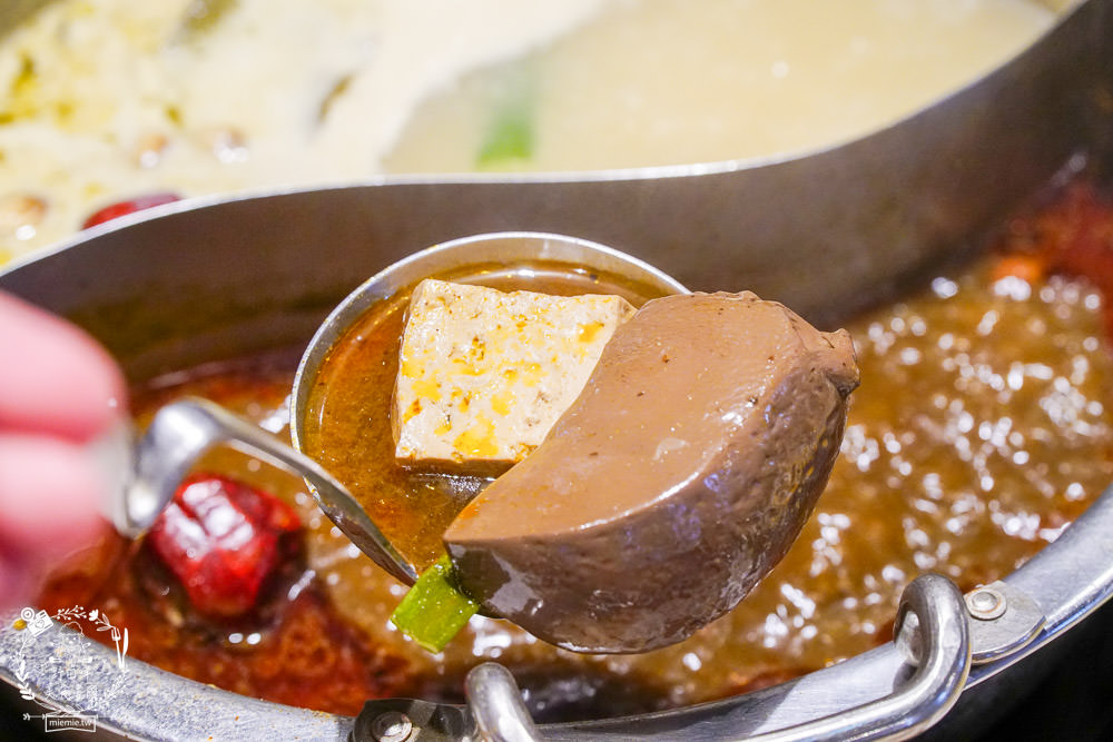 饗麻饗辣火鍋吃到飽夢時代店|高雄麻辣香瀰漫整個停車場的火鍋吃到飽餐廳!澳洲和牛+七股活蝦+螃蟹+雞佛超推薦！