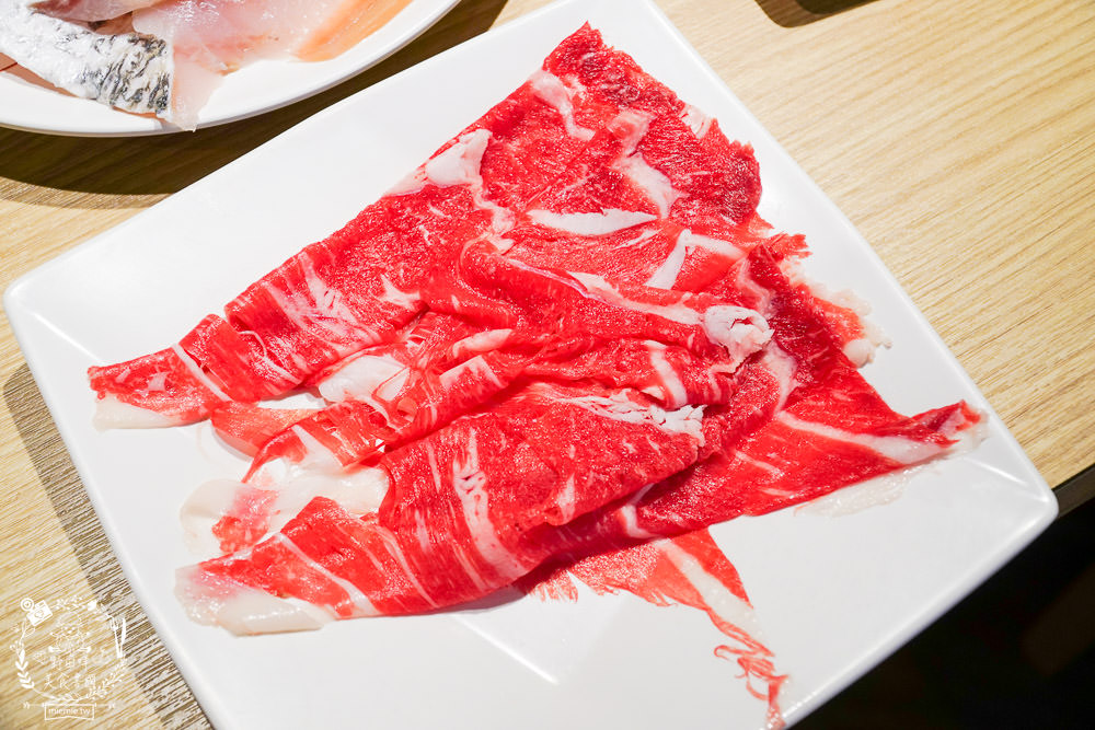 饗麻饗辣火鍋吃到飽夢時代店|高雄麻辣香瀰漫整個停車場的火鍋吃到飽餐廳!澳洲和牛+七股活蝦+螃蟹+雞佛超推薦！