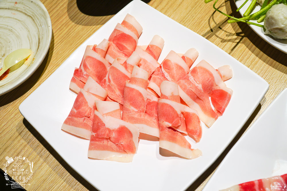 饗麻饗辣火鍋吃到飽夢時代店|高雄麻辣香瀰漫整個停車場的火鍋吃到飽餐廳!澳洲和牛+七股活蝦+螃蟹+雞佛超推薦！