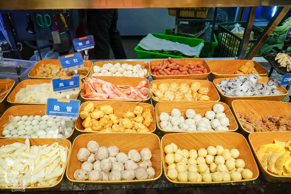 饗麻饗辣火鍋吃到飽夢時代店|高雄麻辣香瀰漫整個停車場的火鍋吃到飽餐廳!澳洲和牛+七股活蝦+螃蟹+雞佛超推薦！
