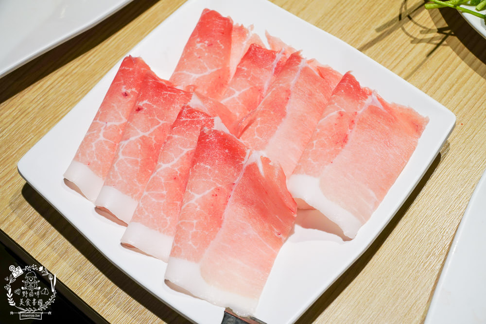 饗麻饗辣火鍋吃到飽夢時代店|高雄麻辣香瀰漫整個停車場的火鍋吃到飽餐廳!澳洲和牛+七股活蝦+螃蟹+雞佛超推薦！