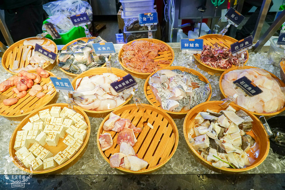 饗麻饗辣火鍋吃到飽夢時代店|高雄麻辣香瀰漫整個停車場的火鍋吃到飽餐廳!澳洲和牛+七股活蝦+螃蟹+雞佛超推薦！