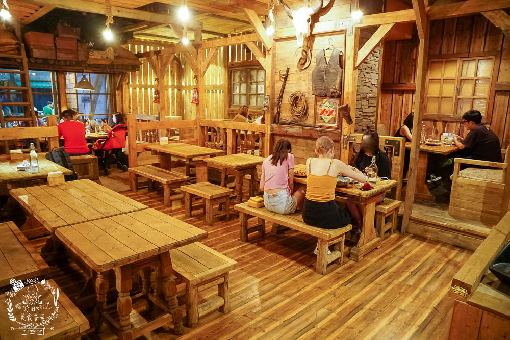 高雄餐酒館[馬爹力舊美式餐酒館]超好拍的美國西部風情x銷魂的浮誇調酒與搖滾海鮮