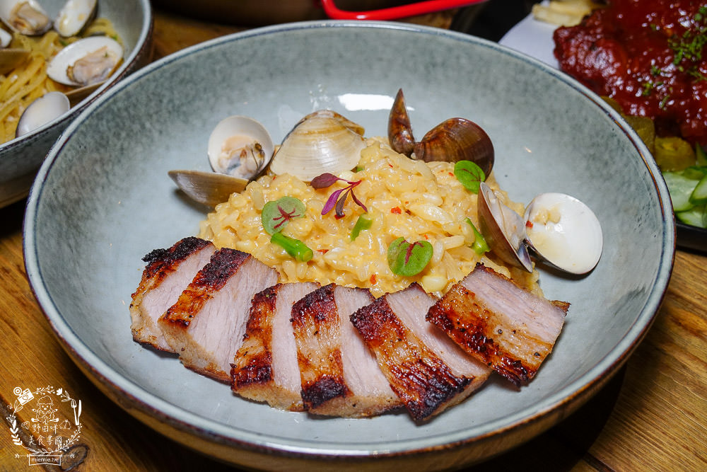 高雄餐酒館[馬爹力舊美式餐酒館]超好拍的美國西部風情x銷魂的浮誇調酒與搖滾海鮮