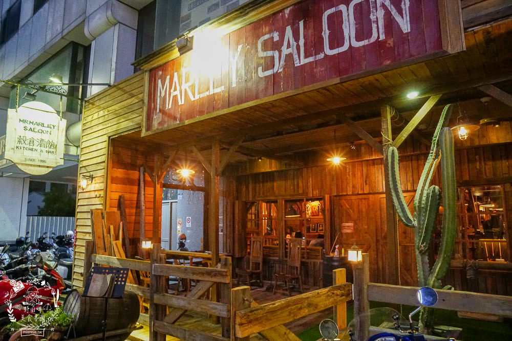 高雄餐酒館[馬爹力舊美式餐酒館]超好拍的美國西部風情x銷魂的浮誇調酒與搖滾海鮮