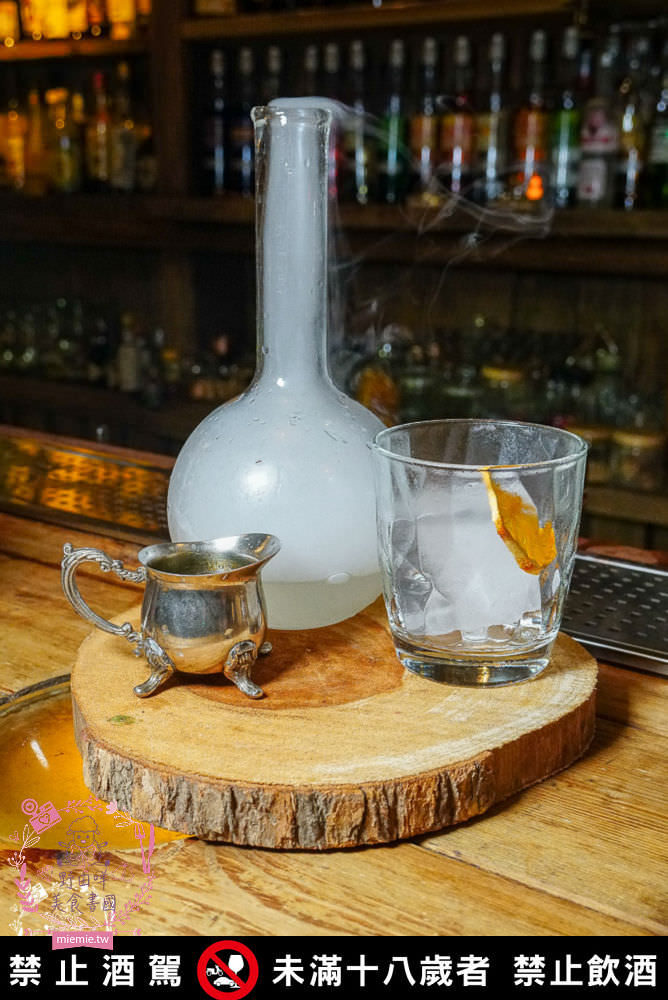 高雄餐酒館[馬爹力舊美式餐酒館]超好拍的美國西部風情x銷魂的浮誇調酒與搖滾海鮮