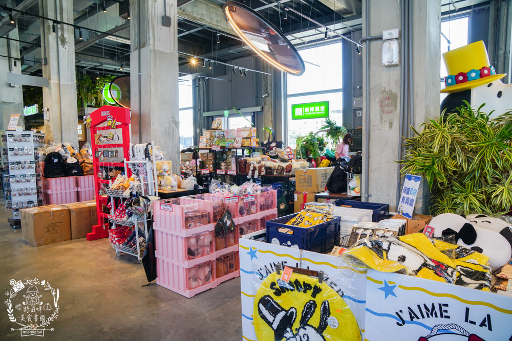 PEANUTS史努比快閃店|3米高的可愛史努比快閃高雄駁二囉!熱門IG打卡的史努比跟查理布朗不能錯過囉！