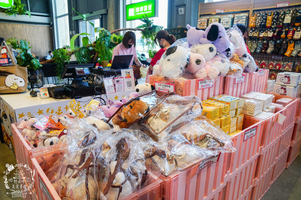 PEANUTS史努比快閃店|3米高的可愛史努比快閃高雄駁二囉!熱門IG打卡的史努比跟查理布朗不能錯過囉！