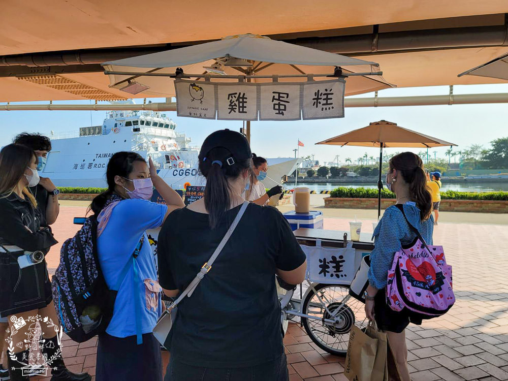 高雄流行音樂中心海風廣場市集!超多美食餐車市集可以逛到腿痠!還有精彩的聖誕燈光秀可以欣賞! - 第46張圖 高雄流行音樂中心海風廣場市集!超多美食餐車市集可以逛到腿痠!還有精彩的聖誕燈光秀可以欣賞!