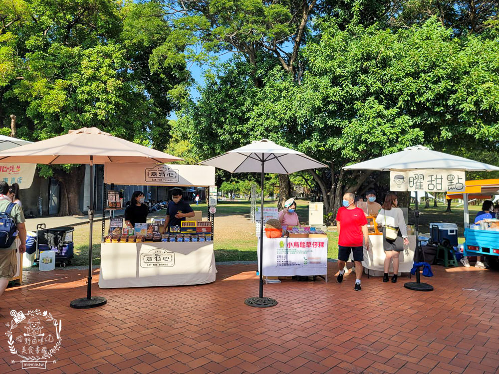 高雄流行音樂中心海風廣場市集!超多美食餐車市集可以逛到腿痠!還有精彩的聖誕燈光秀可以欣賞! - 第48張圖 高雄流行音樂中心海風廣場市集!超多美食餐車市集可以逛到腿痠!還有精彩的聖誕燈光秀可以欣賞!
