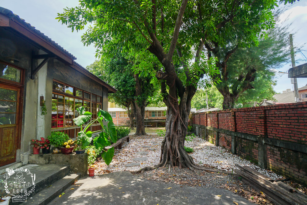 高雄[驢子實驗室]黃埔新村的日式咖啡廳!綠意盎然的療癒美景超愜意!