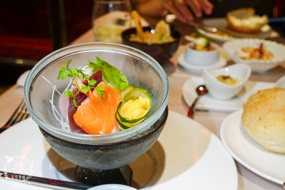 高廬法式餐館|高雄經營20年高貴不貴的法式餐廳!880元就能吃到牛排套餐!高雄情人節生日餐廳推薦!