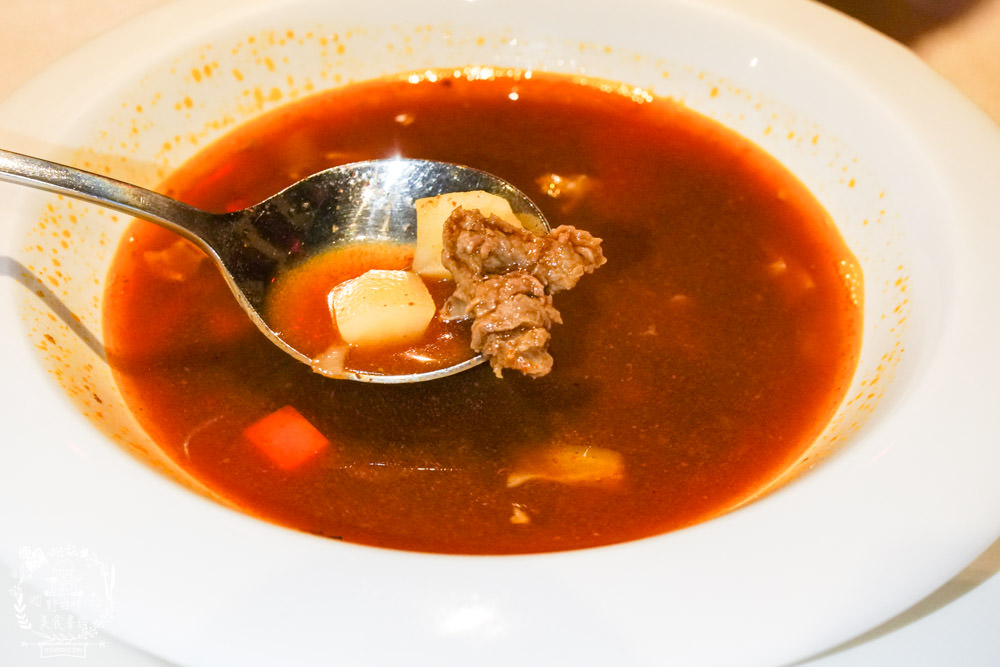 高廬法式餐館|高雄經營20年高貴不貴的法式餐廳!880元就能吃到牛排套餐!高雄情人節生日餐廳推薦!