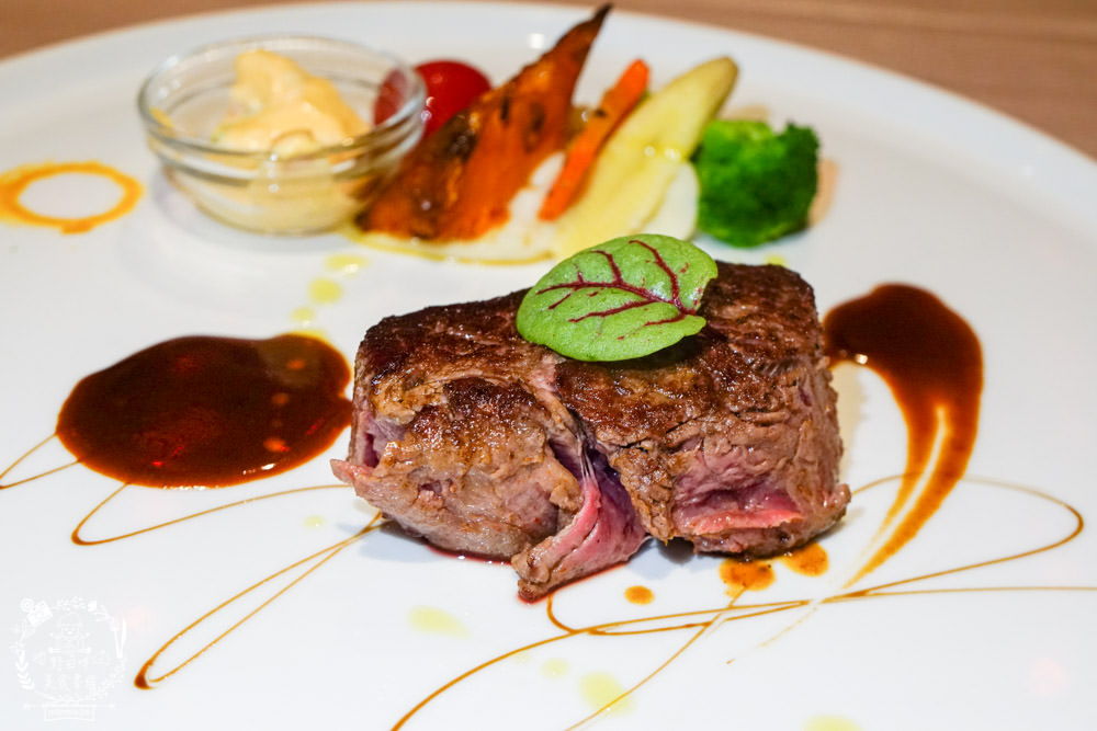 高廬法式餐館|高雄經營20年高貴不貴的法式餐廳!880元就能吃到牛排套餐!高雄情人節生日餐廳推薦!