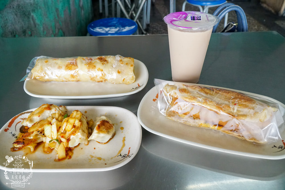 鳳山超人氣排隊早餐[高記早點]每逢假日必排隊的人氣早餐!蛋餅+蔥蛋+油條+洋蔥醬油銷魂必點!