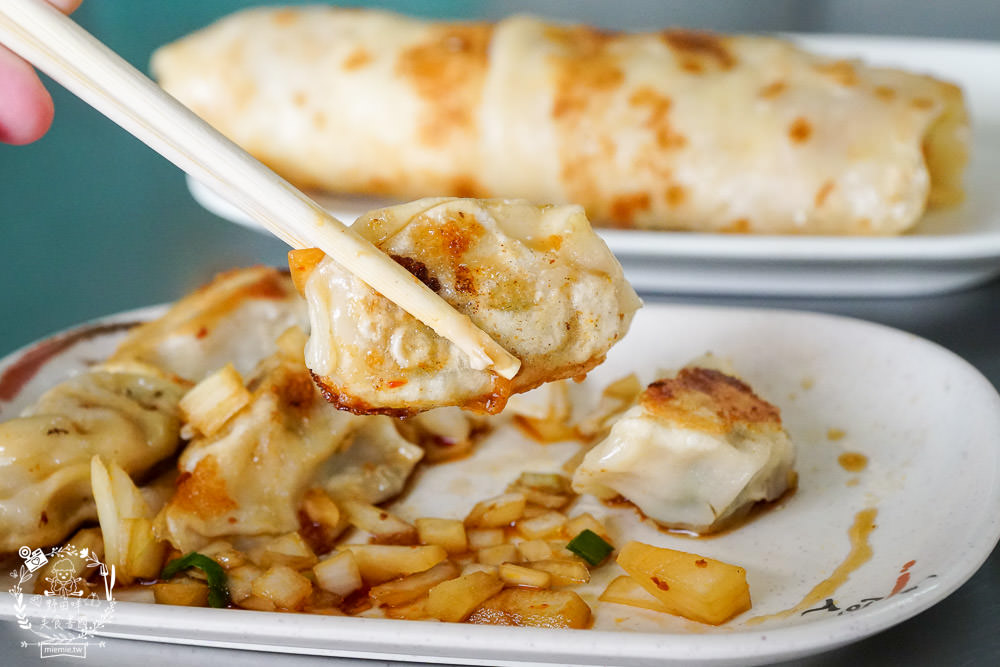 鳳山超人氣排隊早餐[高記早點]每逢假日必排隊的人氣早餐!蛋餅+蔥蛋+油條+洋蔥醬油銷魂必點!