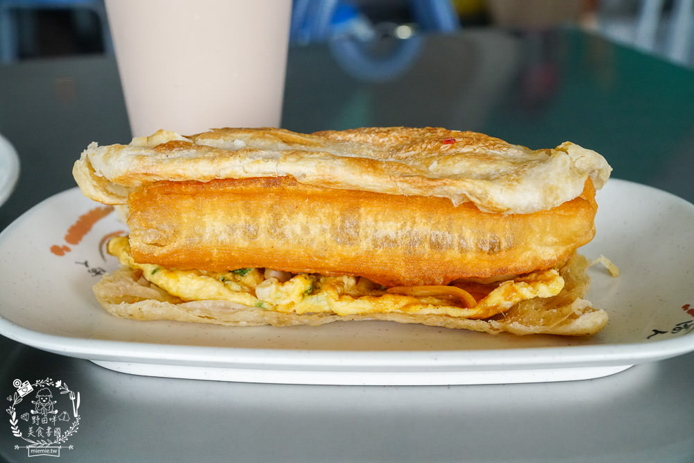 鳳山超人氣排隊早餐[高記早點]每逢假日必排隊的人氣早餐!蛋餅+蔥蛋+油條+洋蔥醬油銷魂必點!