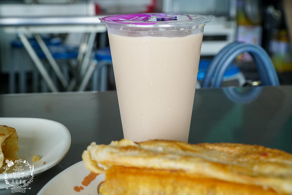 鳳山超人氣排隊早餐[高記早點]每逢假日必排隊的人氣早餐!蛋餅+蔥蛋+油條+洋蔥醬油銷魂必點!