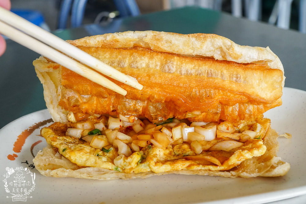 鳳山超人氣排隊早餐[高記早點]每逢假日必排隊的人氣早餐!蛋餅+蔥蛋+油條+洋蔥醬油銷魂必點!