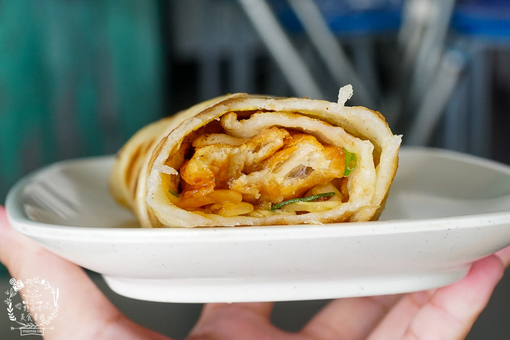 鳳山超人氣排隊早餐[高記早點]每逢假日必排隊的人氣早餐!蛋餅+蔥蛋+油條+洋蔥醬油銷魂必點!