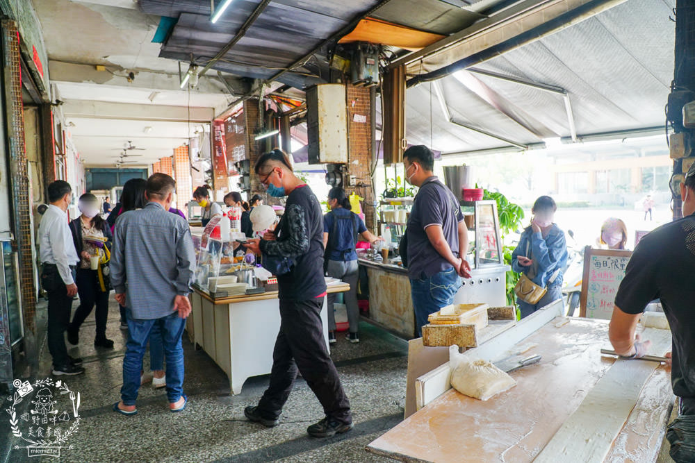 鳳山超人氣排隊早餐[高記早點]每逢假日必排隊的人氣早餐!蛋餅+蔥蛋+油條+洋蔥醬油銷魂必點!