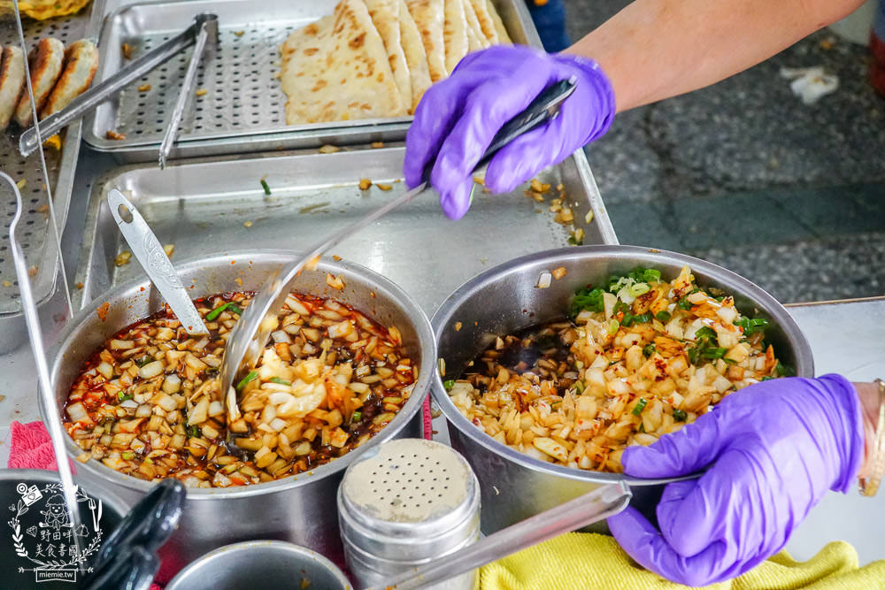鳳山超人氣排隊早餐[高記早點]每逢假日必排隊的人氣早餐!蛋餅+蔥蛋+油條+洋蔥醬油銷魂必點!