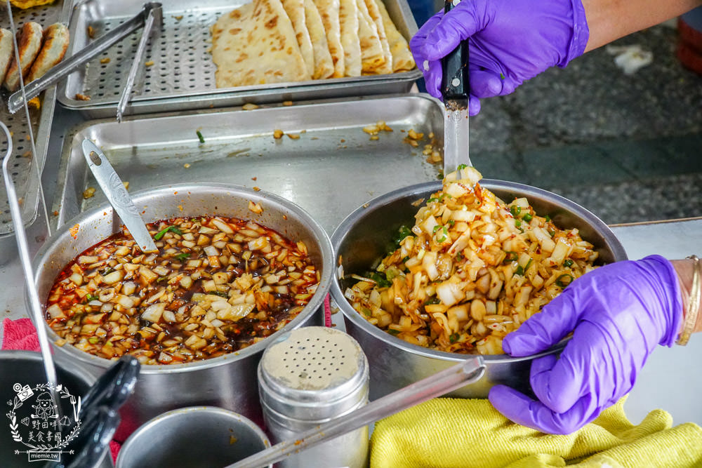 鳳山超人氣排隊早餐[高記早點]每逢假日必排隊的人氣早餐!蛋餅+蔥蛋+油條+洋蔥醬油銷魂必點!