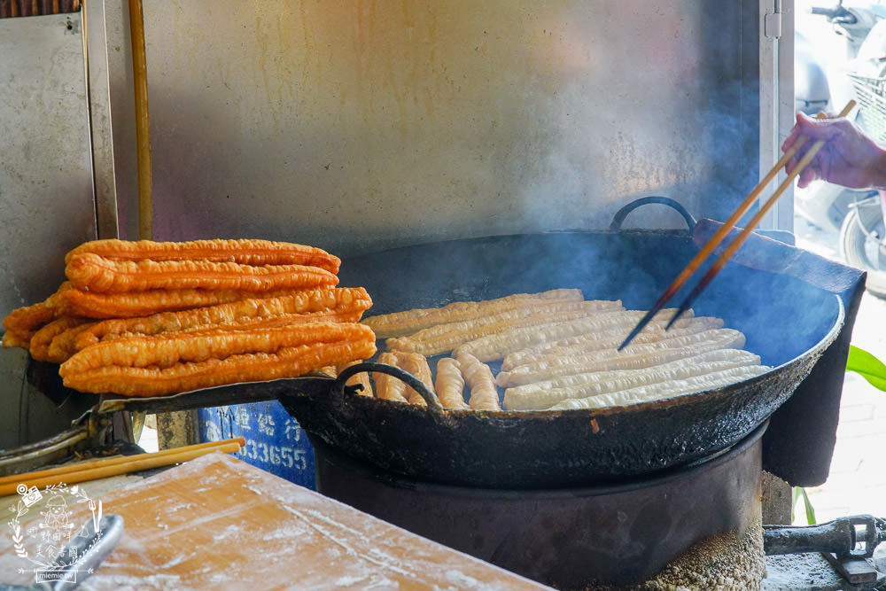 鳳山超人氣排隊早餐[高記早點]每逢假日必排隊的人氣早餐!蛋餅+蔥蛋+油條+洋蔥醬油銷魂必點!