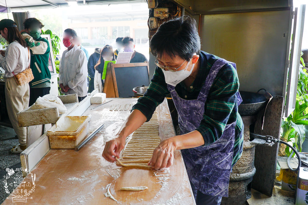 鳳山超人氣排隊早餐[高記早點]每逢假日必排隊的人氣早餐!蛋餅+蔥蛋+油條+洋蔥醬油銷魂必點!