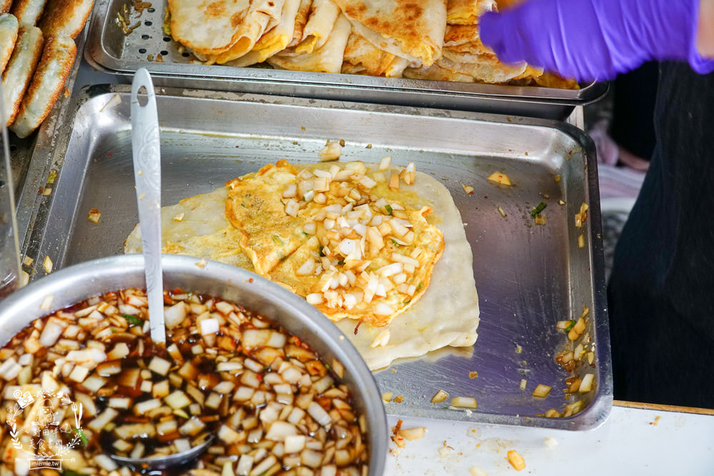 鳳山超人氣排隊早餐[高記早點]每逢假日必排隊的人氣早餐!蛋餅+蔥蛋+油條+洋蔥醬油銷魂必點!