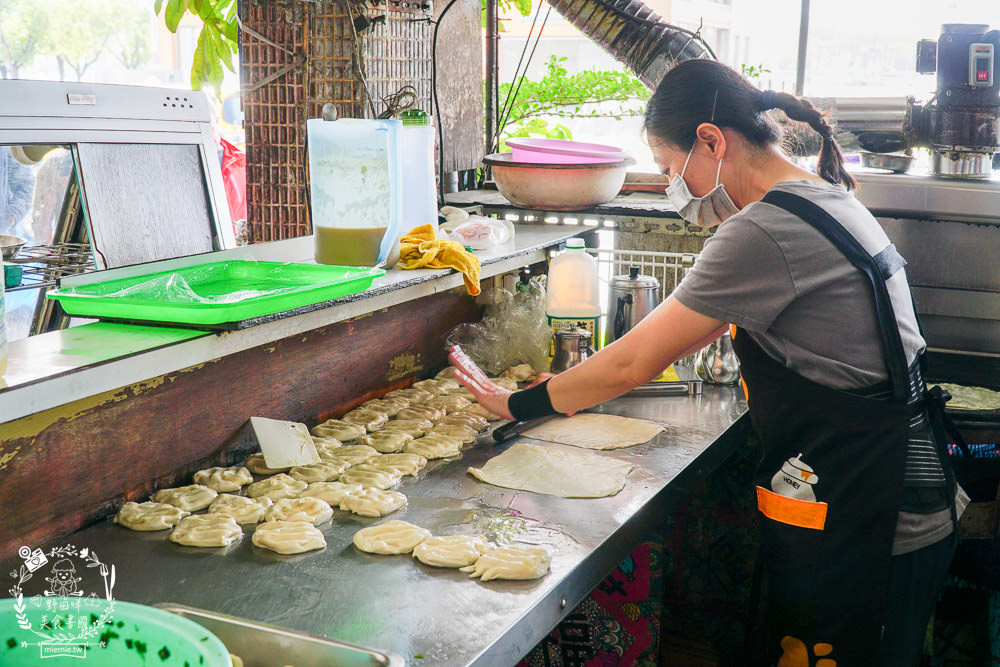 鳳山超人氣排隊早餐[高記早點]每逢假日必排隊的人氣早餐!蛋餅+蔥蛋+油條+洋蔥醬油銷魂必點!