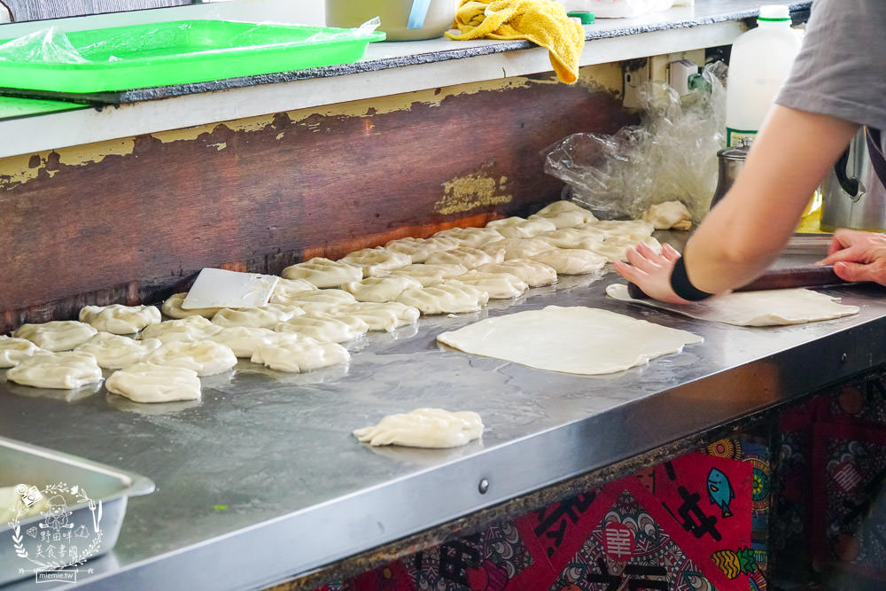 鳳山超人氣排隊早餐[高記早點]每逢假日必排隊的人氣早餐!蛋餅+蔥蛋+油條+洋蔥醬油銷魂必點!