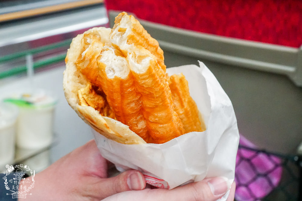 鳳山超人氣排隊早餐[高記早點]每逢假日必排隊的人氣早餐!蛋餅+蔥蛋+油條+洋蔥醬油銷魂必點!