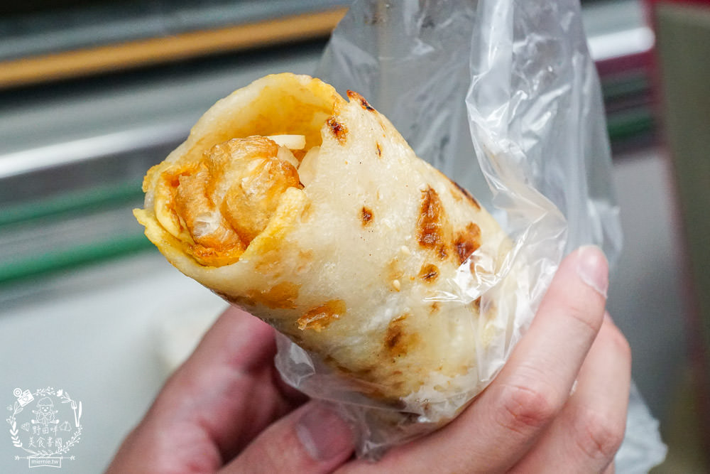 鳳山超人氣排隊早餐[高記早點]每逢假日必排隊的人氣早餐!蛋餅+蔥蛋+油條+洋蔥醬油銷魂必點!