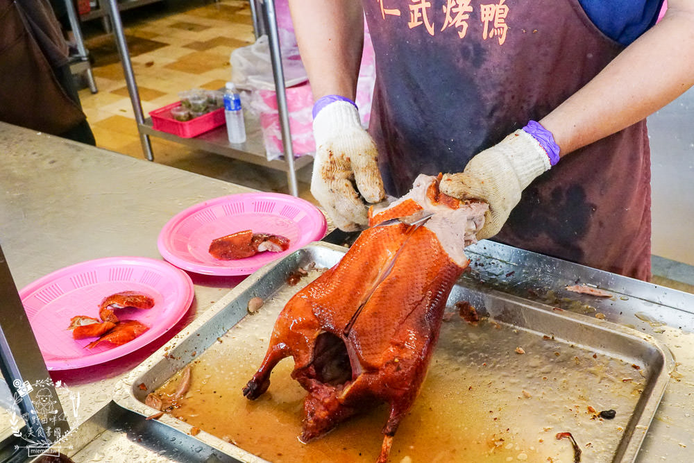 仁武烤鴨|高雄連平日下午都要排隊的傳奇烤鴨!評價兩極卻一直門庭若市高雄烤鴨! - 第9張圖 仁武烤鴨|高雄連平日下午都要排隊的傳奇烤鴨!評價兩極卻一直門庭若市高雄烤鴨!